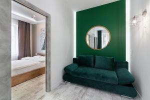 Posteľ alebo postele v izbe v ubytovaní LEOGRAND LOFT Apartments on Lychakivska 4