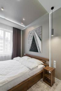 Posteľ alebo postele v izbe v ubytovaní LEOGRAND LOFT Apartments on Lychakivska 4