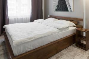 Posteľ alebo postele v izbe v ubytovaní LEOGRAND LOFT Apartments on Lychakivska 4
