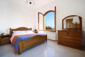 Säng eller sängar i ett rum på Appartamenti Villa Chiara