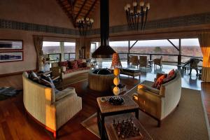 Posezení v ubytování Makumu Private Game Lodge