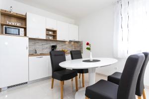 Kuchyň nebo kuchyňský kout v ubytování Apartments Mateo