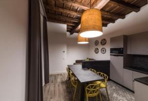Telewizja i/lub zestaw kina domowego w obiekcie Dolcevita Apartments
