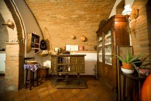 Televízia a/alebo spoločenská miestnosť v ubytovaní Agriturismo Cognanello