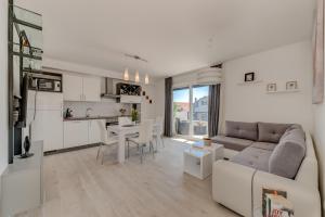 Kuchyňa alebo kuchynka v ubytovaní New apartment in town center