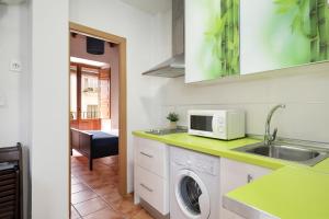Küche/Küchenzeile in der Unterkunft Urban Suites Granada