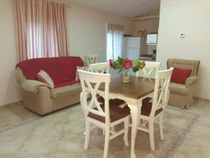 Ein Sitzbereich in der Unterkunft Apartamentos Rurales Tía María