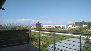 Balkón nebo terasa v ubytování Theo Apartments