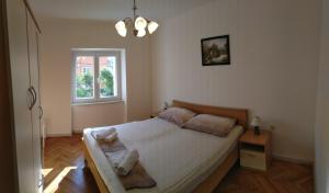 Giường trong phòng chung tại Apartman Anka