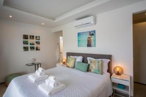 Letto o letti in una camera di La Royal Penthouse Apartment Jan Thiel