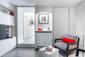A television and/or entertainment centre at Manganelli Suite