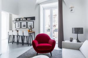 A seating area at Manganelli Suite