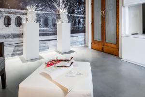 A seating area at Manganelli Suite
