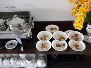 Makanan di atau di tempat lain dekat hotel