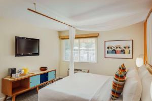 Ліжко або ліжка в номері Wild Palms, a JdV by Hyatt Hotel