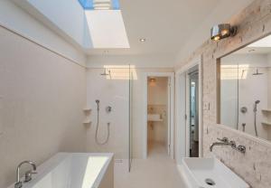 Koupelna v ubytování Hideaway Villa am Meer
