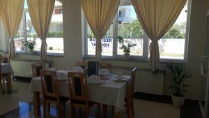 Restauracja lub miejsce do jedzenia w obiekcie Hotel Livadic & Restaurant