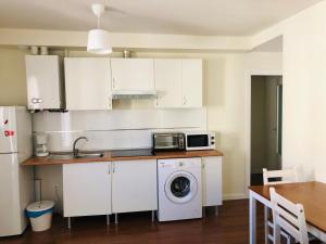 Kuchyňa alebo kuchynka v ubytovaní Apartamento turísticos Puente Romano P1 1-C