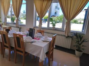 Restauracja lub miejsce do jedzenia w obiekcie Hotel Livadic & Restaurant