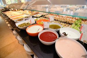 Comida en o cerca de este hotel