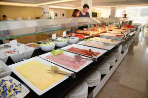 Comida en o cerca de este hotel