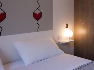 A bed or beds in a room at Lobby Collective Hostel - Lecce