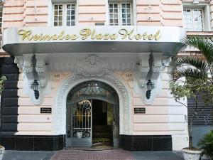 Muka bangunan atau pintu masuk Reinales Plaza Hotel