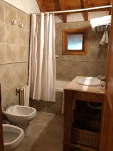 A bathroom at Apart Hotel Agua Escondida