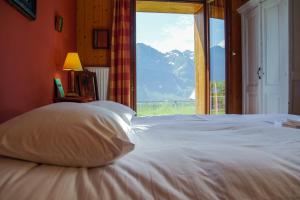 Cama o camas de una habitación en Plein Ciel - Hôtel d'altitude à 1800m