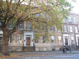 Gallery image of WEST END - Stunning, spacious, 3 bedroom, main door flat with private parking in Glasgow