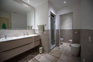 Kúpeľňa v ubytovaní Luxury apartment at Lomas del Rey, Puente Romano