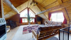 a living room with a couch in a log cabin at Western Town Retreat in Monticello