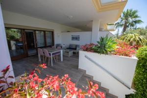 Vonkajšia záhrada v ubytovaní Luxury apartment at Lomas del Rey, Puente Romano