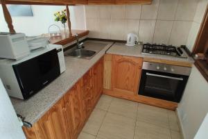 A kitchen or kitchenette at Canarian village house