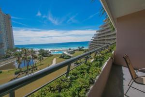 Balkon atau teras di Edgewater Beach Resort 602 Destin (Condo)