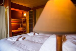 Cama o camas de una habitación en Plein Ciel - Hôtel d'altitude à 1800m