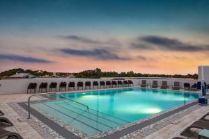a swimming pool on the roof of a hotel at Wyndham Garden Ft Lauderdale Airport & Cruise Port in Dania Beach