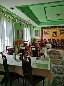 Restaurace v ubytování Biela Labuť + 22 fotografií