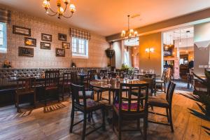 A restaurant or other place to eat at The Dog & Doublet Inn 