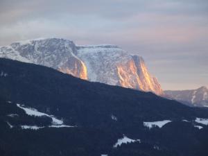 A general mountain view or a mountain view taken from Az apartmant
