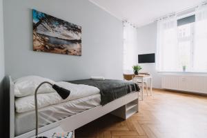 Tempat tidur dalam kamar di Sopot Host Studio