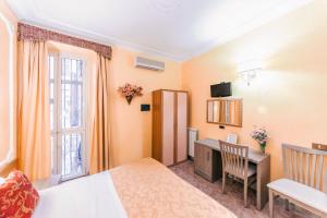 A bed or beds in a room at Downtown Accommodation