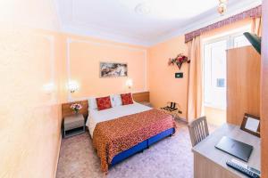 A bed or beds in a room at Downtown Accommodation