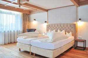 Łóżko lub łóżka w pokoju w obiekcie Hotel Seelos
