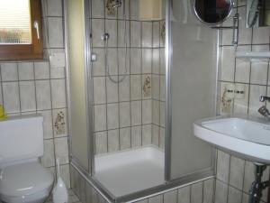 A bathroom at Pension Danler