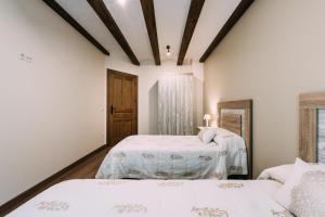 A bed or beds in a room at Casa Rural Monte Perdido