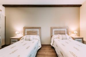A bed or beds in a room at Casa Rural Monte Perdido