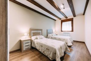 A bed or beds in a room at Casa Rural Monte Perdido