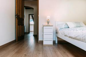 A bed or beds in a room at Casa Rural Monte Perdido