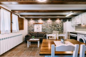 A kitchen or kitchenette at Casa Rural Monte Perdido